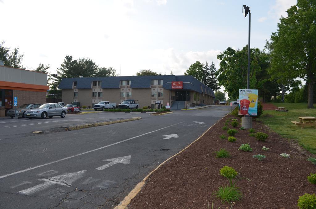 Econo Lodge Milldale - Southington Extérieur photo